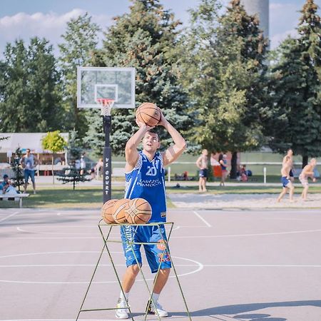 ホテル Gargzdu Pramogos Gargždai エクステリア 写真