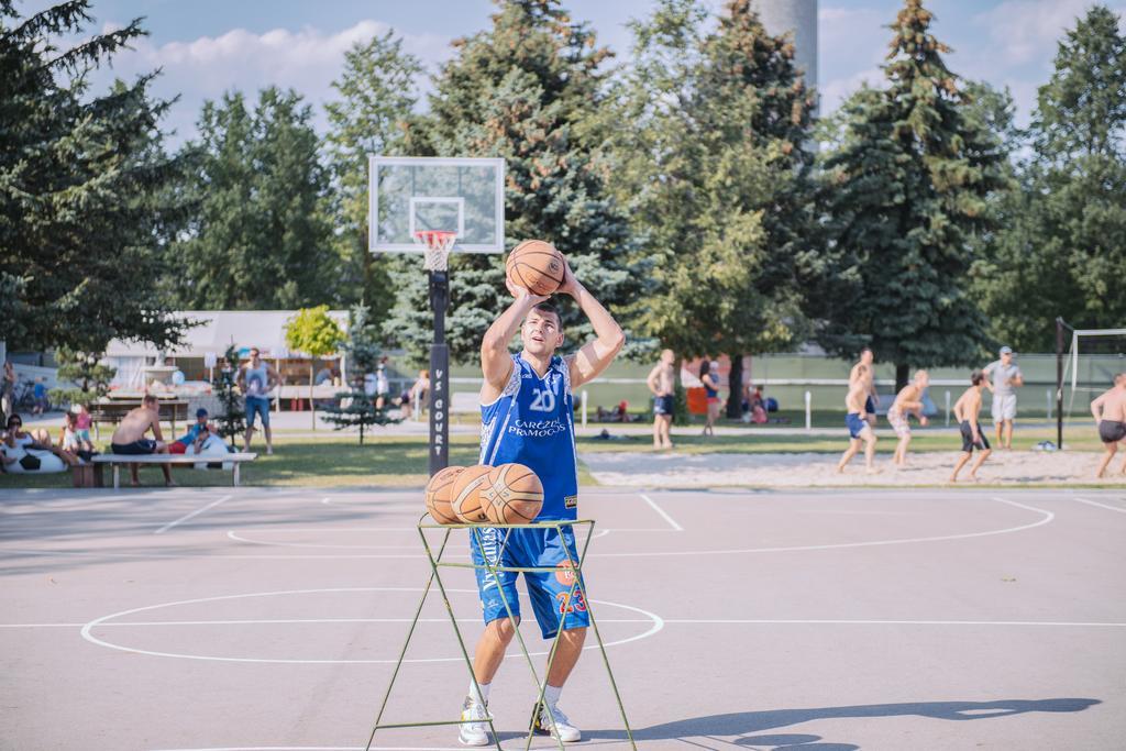 ホテル Gargzdu Pramogos Gargždai エクステリア 写真